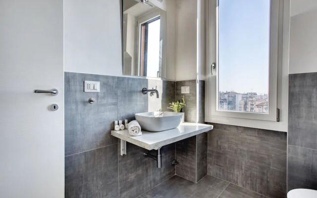 Bright flat near Lambretta Park