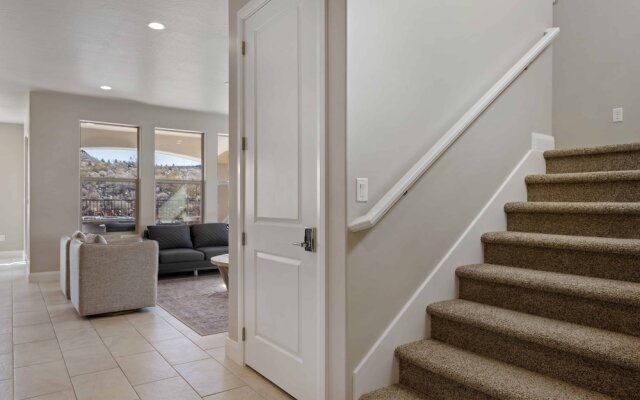 Red Desert Retreat 5 Bedroom Home