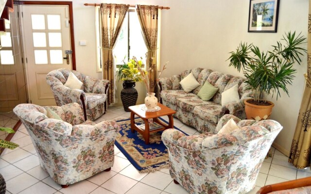 Villa With 5 Bedrooms in Machabee, With Pool Access, Enclosed Garden a