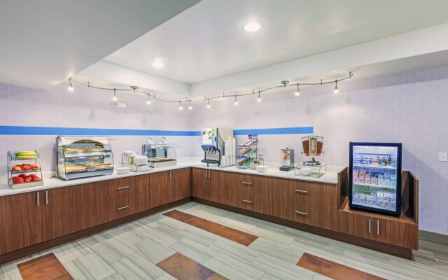 Holiday Inn Express & Suites Tulsa S Broken Arrow Hwy 51 by IHG