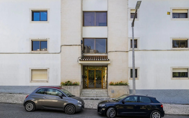 Stylish Sunny Penthouse Near Cascais Center & Greenspace