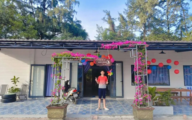 Ruby House, 3 Bedroom Apartment, Beachside