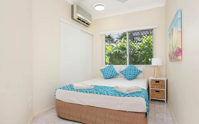 The Beach House 3BR Waterfront Apartment, Own WIFI