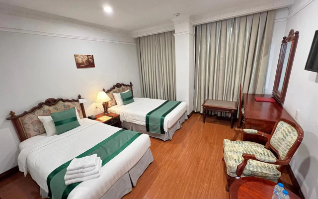 Riverside Hotel