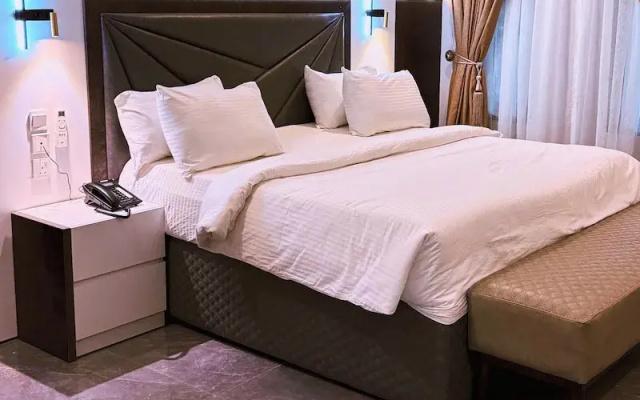 Saint Tropez Hotel and Suites