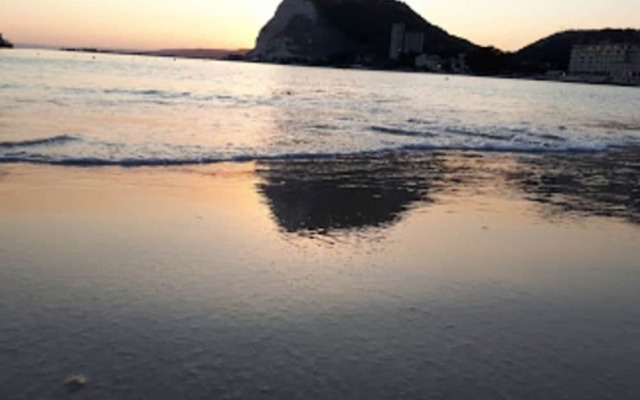 Stunning Beach Apart-sleeps 5! Pool & Sea Views!