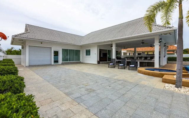 Private 3 Bedroom Pool Villa PP10