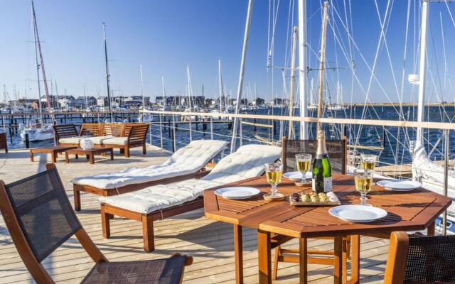 Houseboat Grey Seal Comfortable Vacation Home