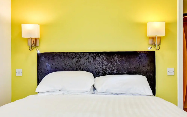 The Hotel Rafiya, Redditch