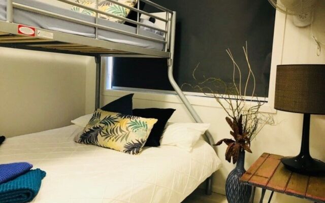 Yeppoon Beachhouse - Hostel