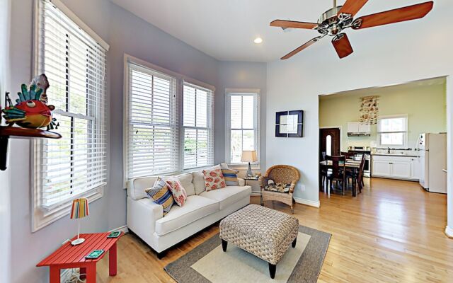 Renovated Historical - 2 Br Apts