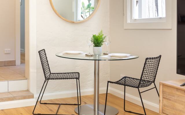 Ultimo 1 bed. furnished house w parking