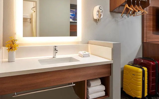 Studio Inn & Suites Downey