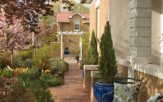 Four Kachinas Bed & Breakfast Inn