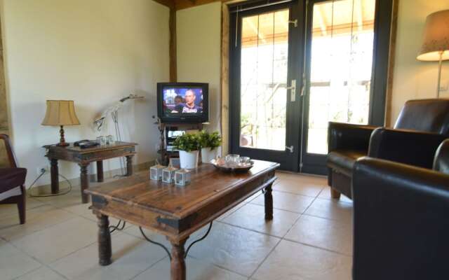 Modern Holiday Home near Forest in Burgundy