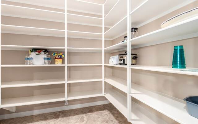 Athena 4 Bedroom Home by RedAwning