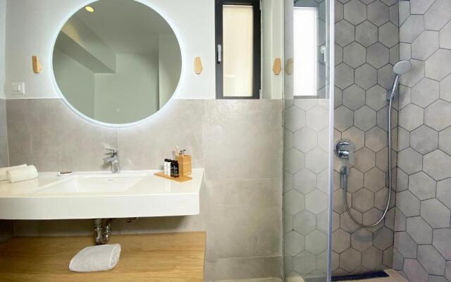 EOS Luxury Suites