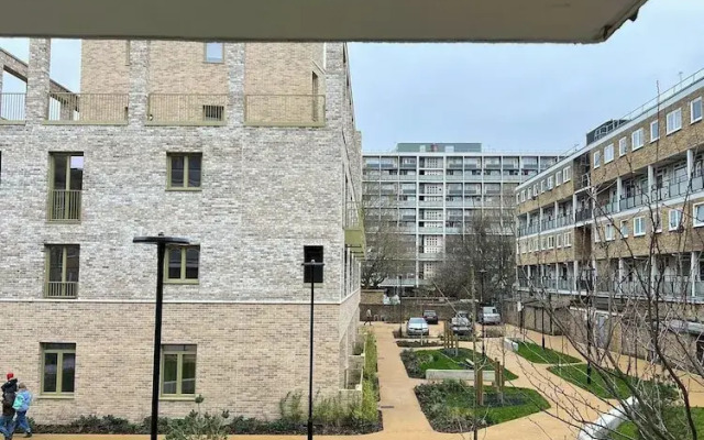 Flat-sleep2bathtub-netflix-heart of London-balcony