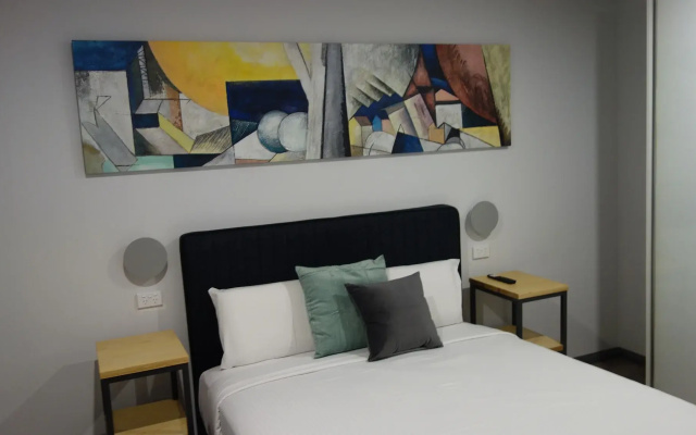 Semaphore Splash Apartments