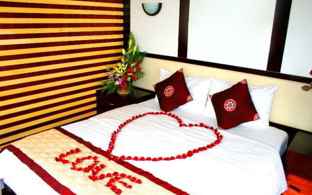 Halong Aurora Cruises