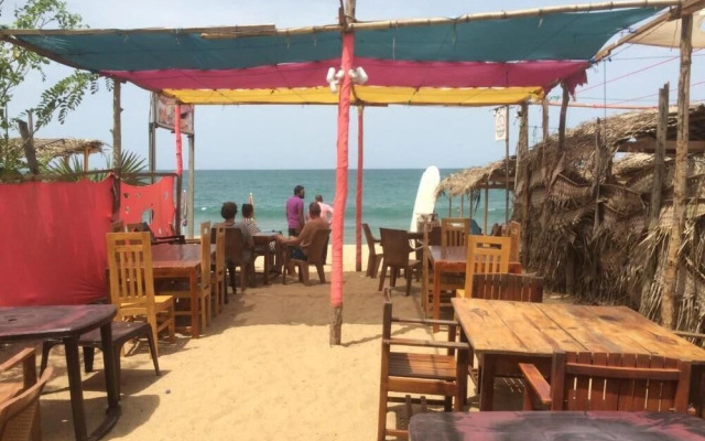 Mambo's Arugambay Hotel