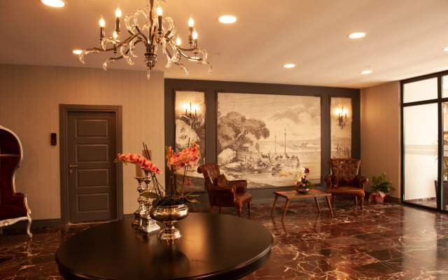 Empula Hotel & Residences