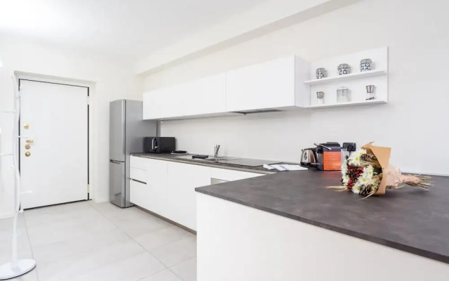 White Flat in Como City Center