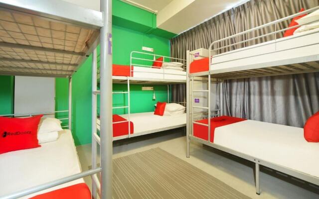 RedDoorz Hostel @ Beach Road