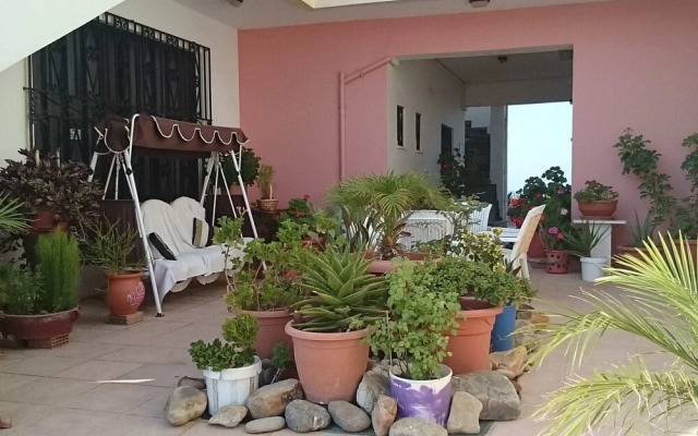 Spacious Apartment in Plataanias with Swimming Pool