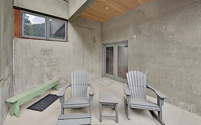 15tru1zs 2 Bedroom Condo