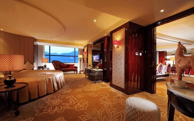 Huaqiao New Century Grand Hotel