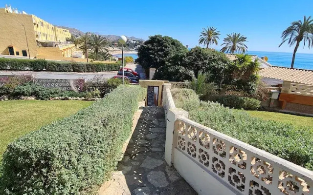 Luxurious 1st Line Top-floor Apartment With Direct Sea Access