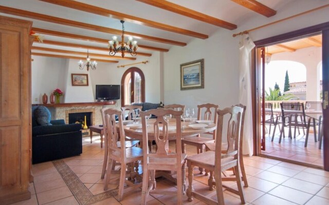 Villa - 6 Bedrooms with Pool and WiFi - 106408