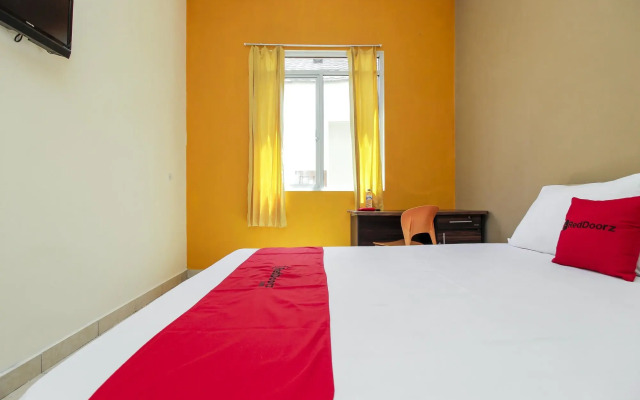 RedDoorz near RSUP Prof. Kandou Manado