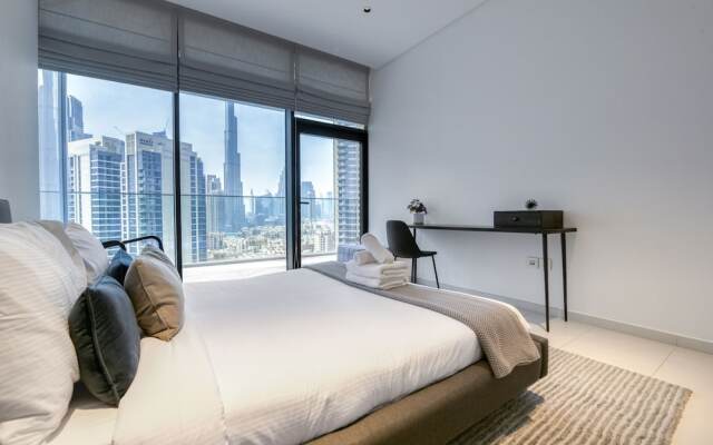 Maison Privee - Luxury Apt W/Burj Khalifa Vw & Dubai Canal Access