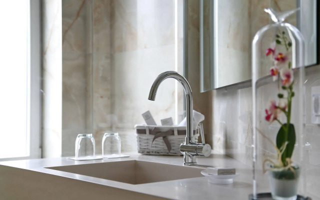 Maccani Luxury Suites