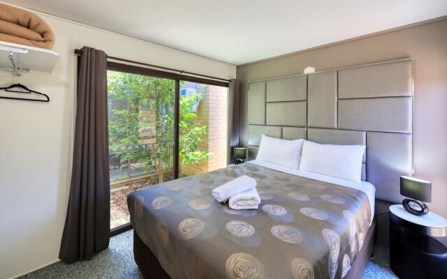 Executive Hideaway Motel