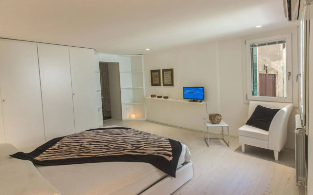 Ve.N.I.Ce. Cera Casa Del Giglio