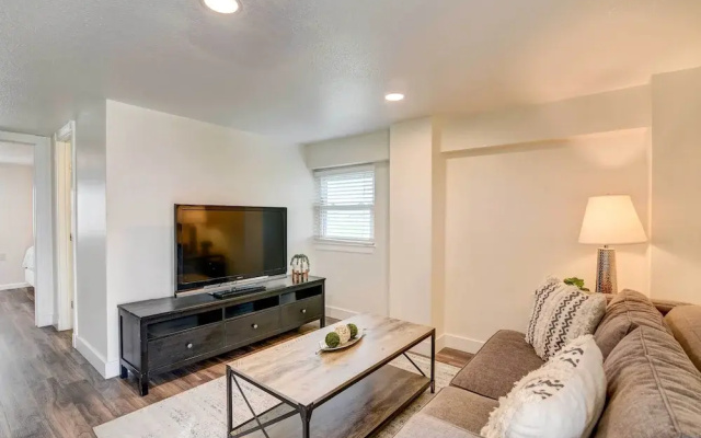 Walk to Beach: Charming Home w/ Deck in Galveston