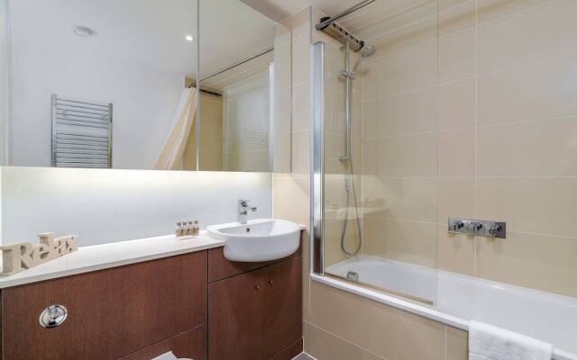 Stunning 3BR Flat in East Village W/balcony, Fits 9