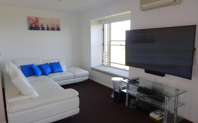 Sea Views at Aqualuna - 3 Bed Apartment