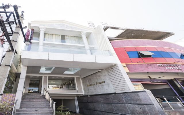 OYO 11414 Hotel Silver Suites