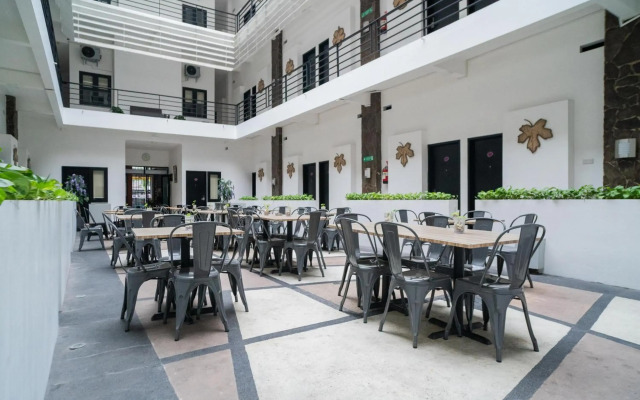 Sans Hotel FiFFa Premiere Malang