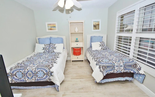 Colony Beach Club 241