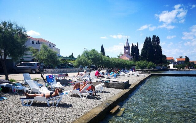 Nice Home in Sreser With Wifi and 3 Bedrooms