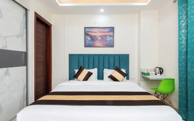 Saavi Hotel Sector- 45