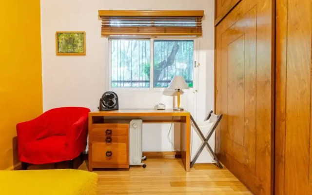 Ave Ámsterdam at Parque México