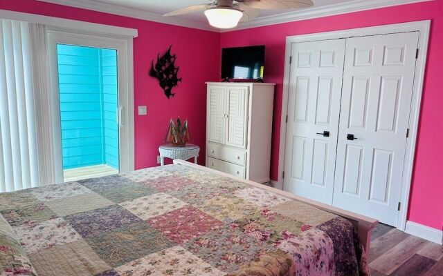 Serenity's Star 4 Bedroom Home by RedAwning