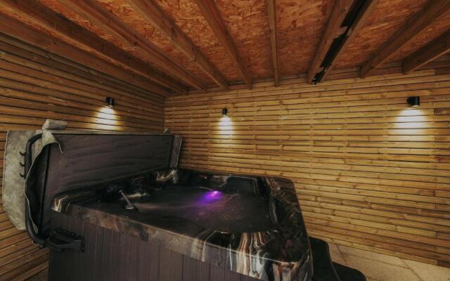 Clifton 32 - Garden Flat with Hot Tub - Hopewell