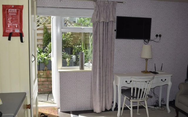 Cosy Self-contained Studio Flat in Bristol